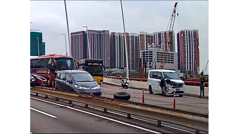 泥頭車大橋甩轆   私家車被擊中一家四口傷   