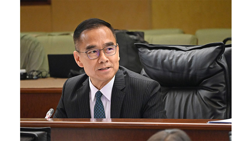 立會緊急程序通過修改議員章程    