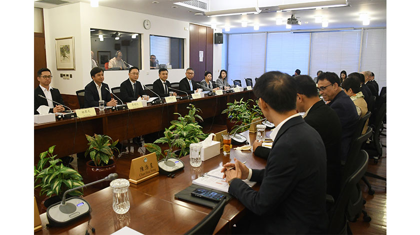 立會委員會跟進本地僱員就業培訓與發展機遇    
