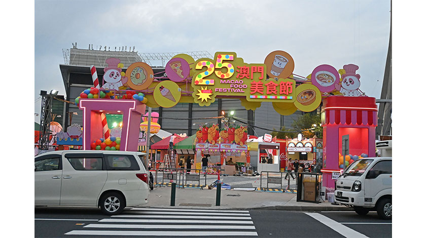 工人開工重搭出事招牌  美食節開幕無礙    