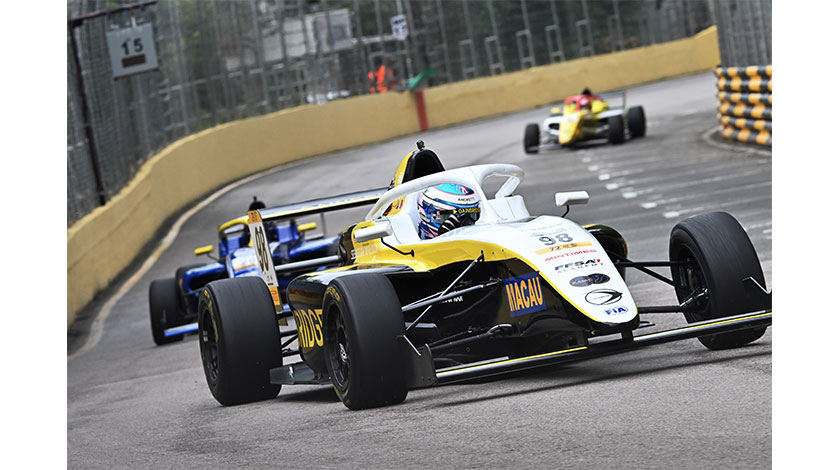 四級方程式排位賽四度紅旗    