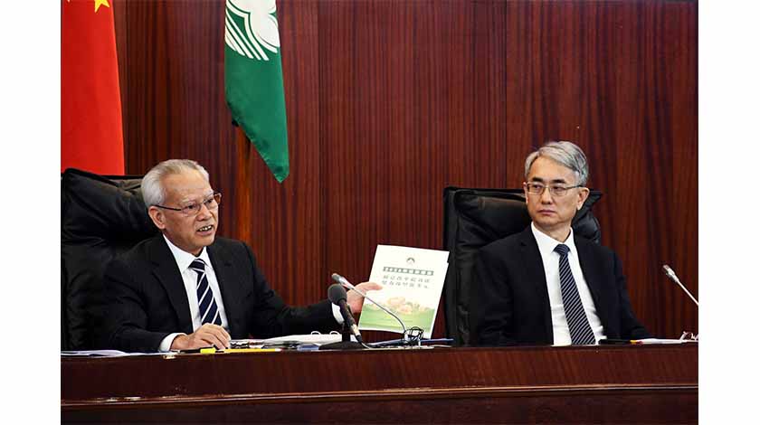 公共行政改革  不存裁員降薪    