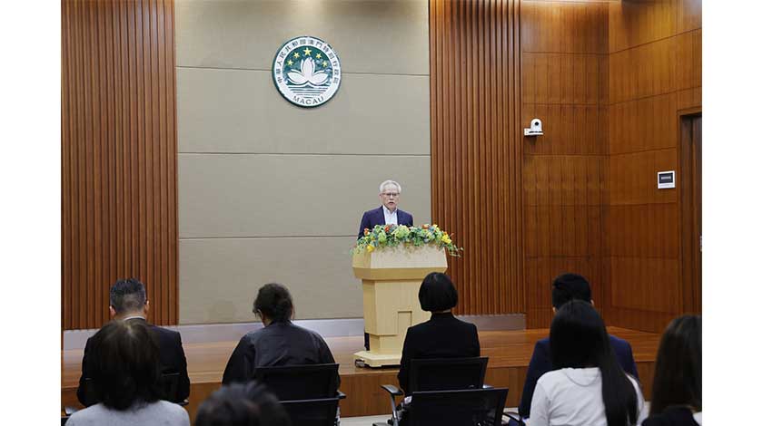 岑浩輝啟程訪歐四國  冀展示一國兩制實踐成果    