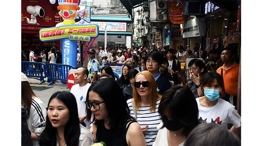 五一假期第四天旅客賦歸  旅遊熱點人潮依然    
